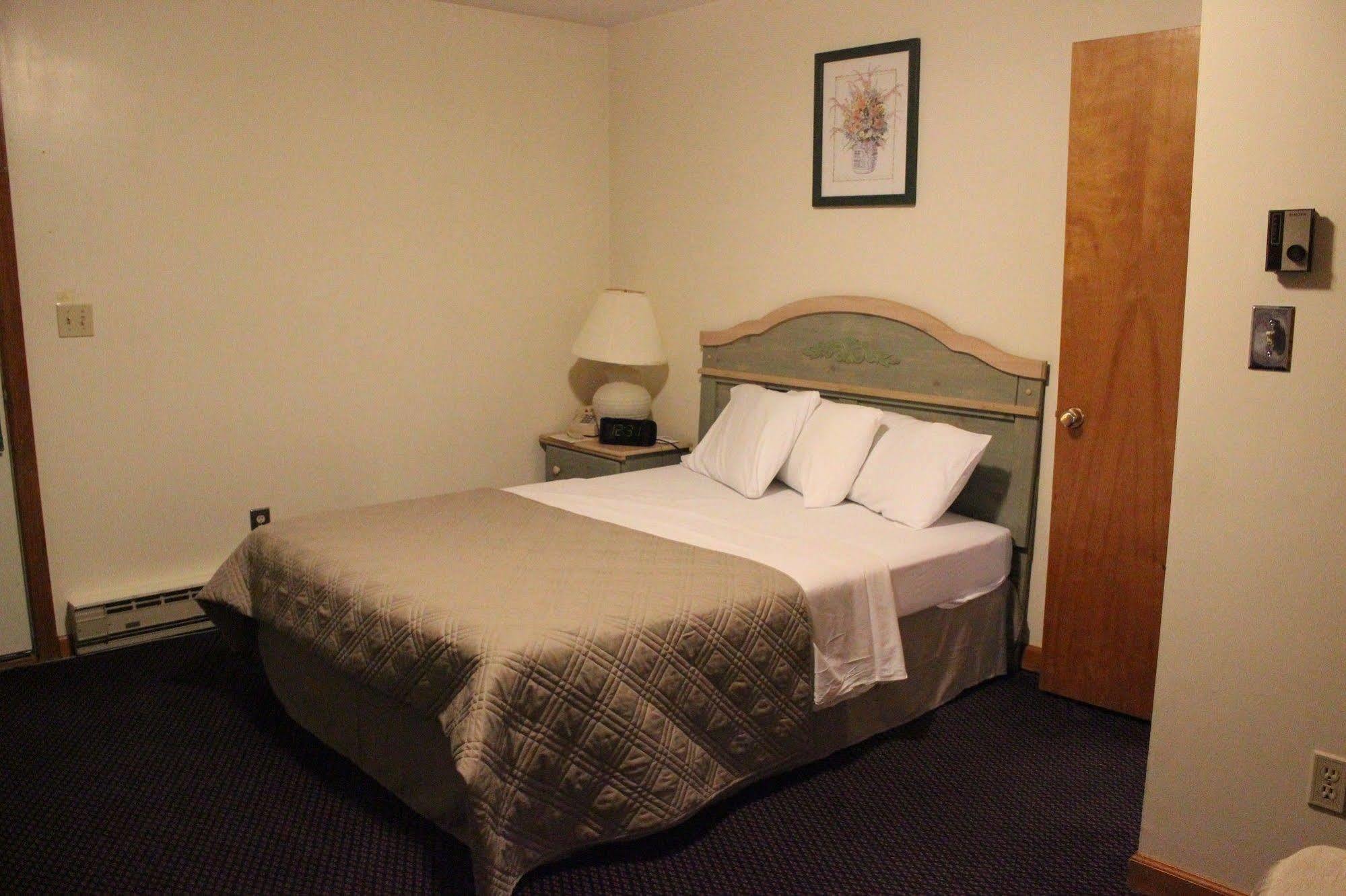 Chatham Travel Lodge Old Chatham ภายนอก รูปภาพ