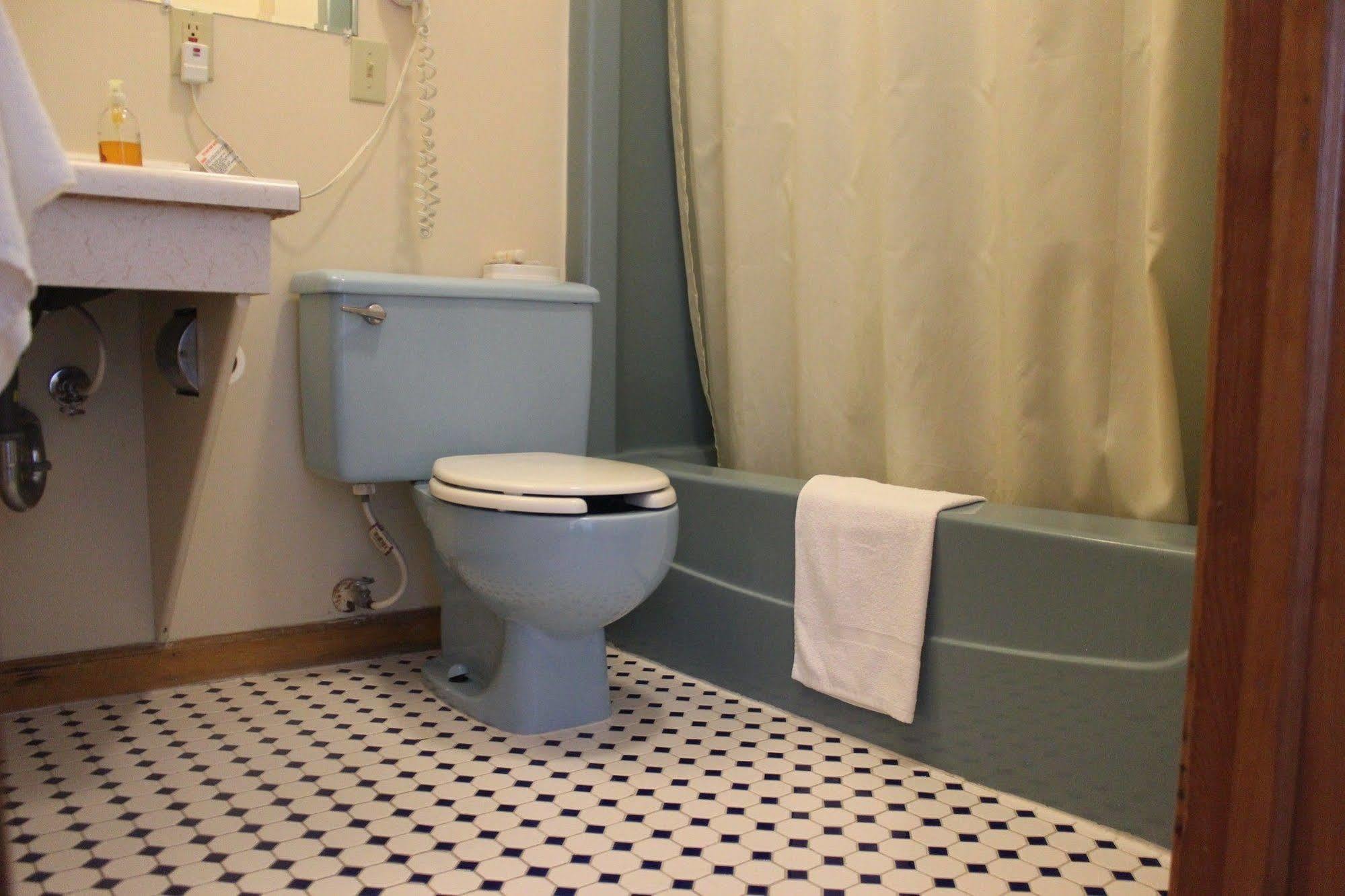 Chatham Travel Lodge Old Chatham ภายนอก รูปภาพ