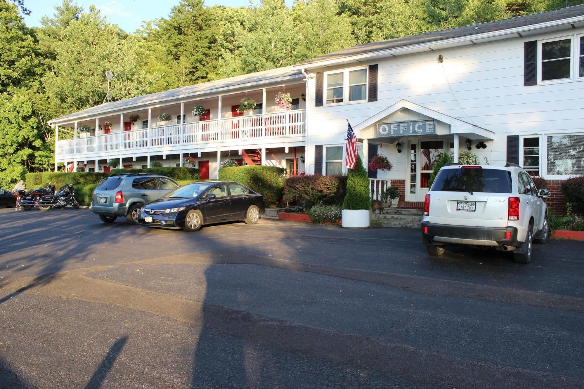Chatham Travel Lodge Old Chatham ภายนอก รูปภาพ