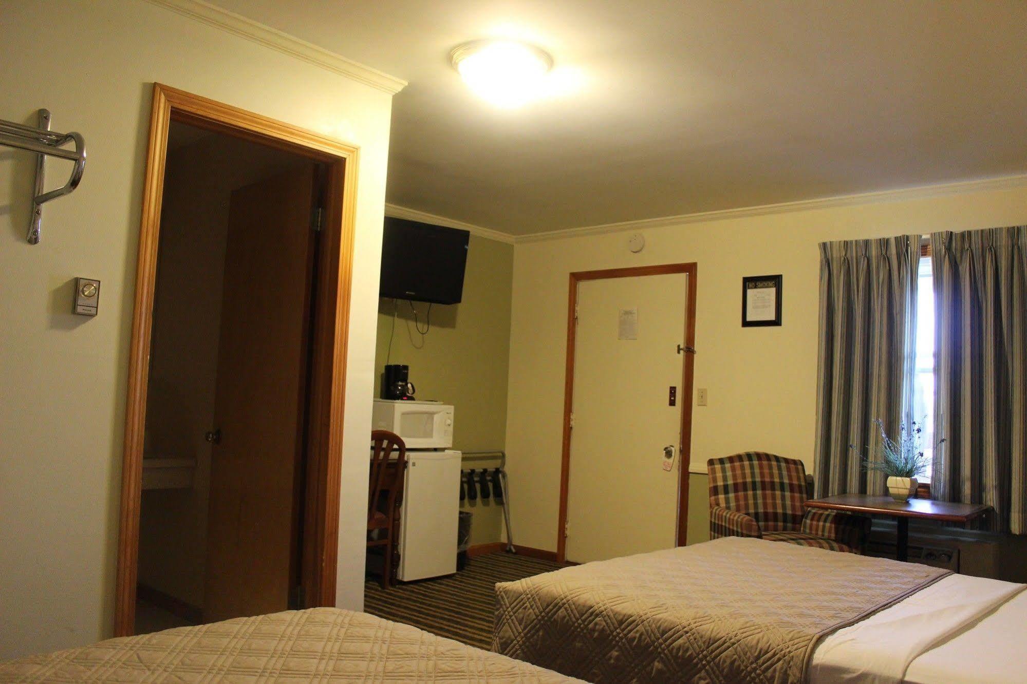 Chatham Travel Lodge Old Chatham ภายนอก รูปภาพ