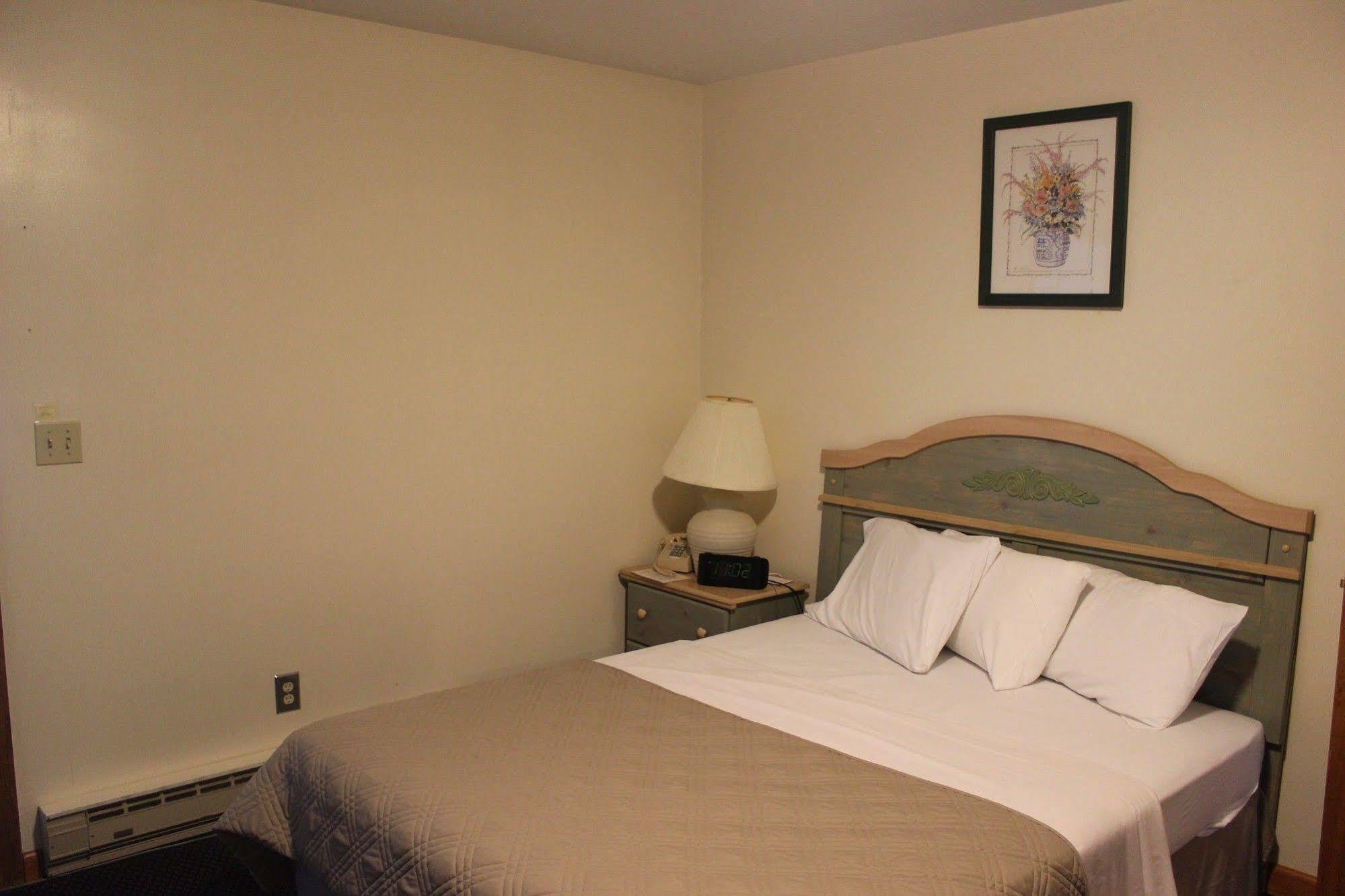 Chatham Travel Lodge Old Chatham ภายนอก รูปภาพ
