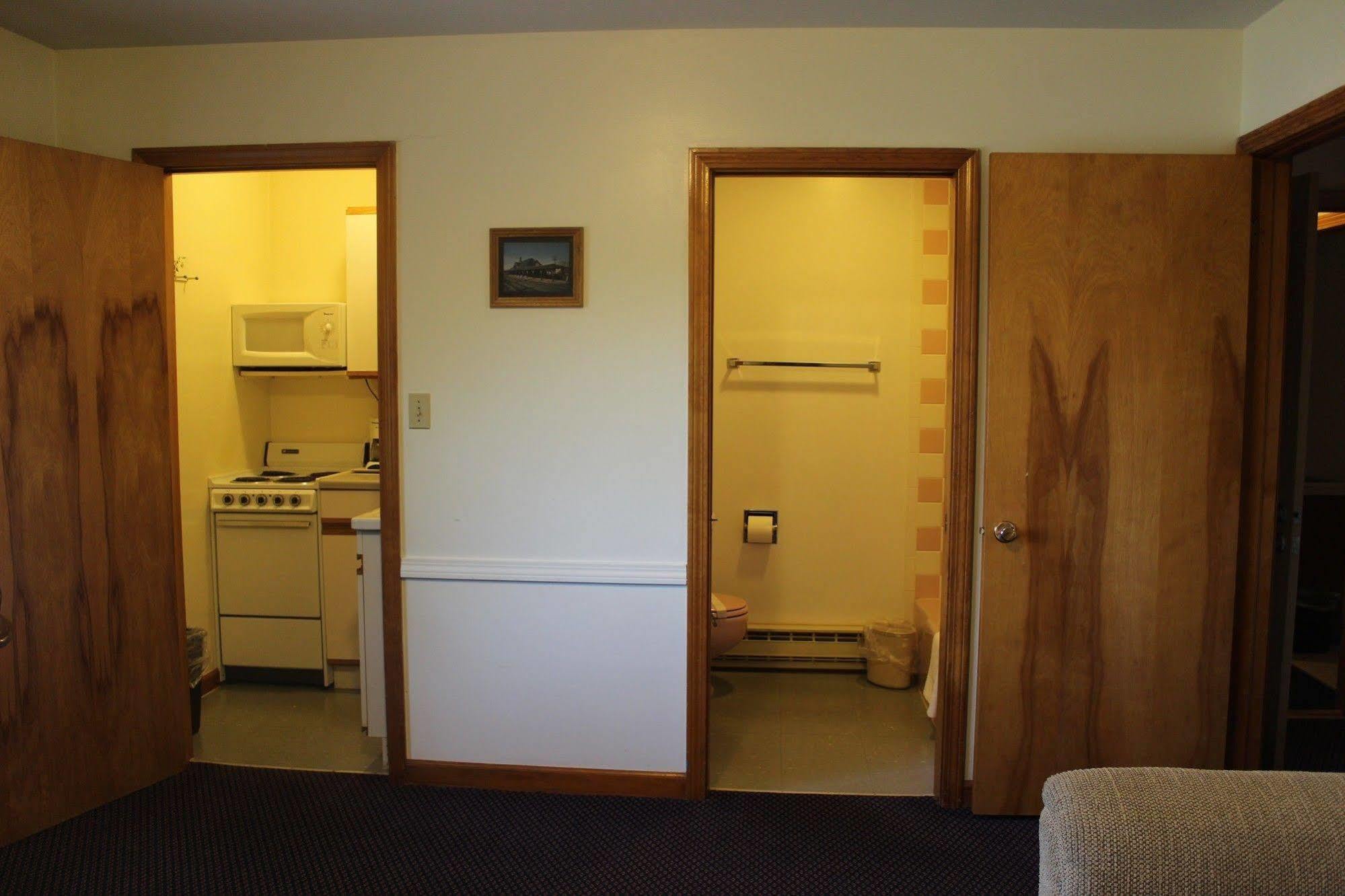 Chatham Travel Lodge Old Chatham ภายนอก รูปภาพ