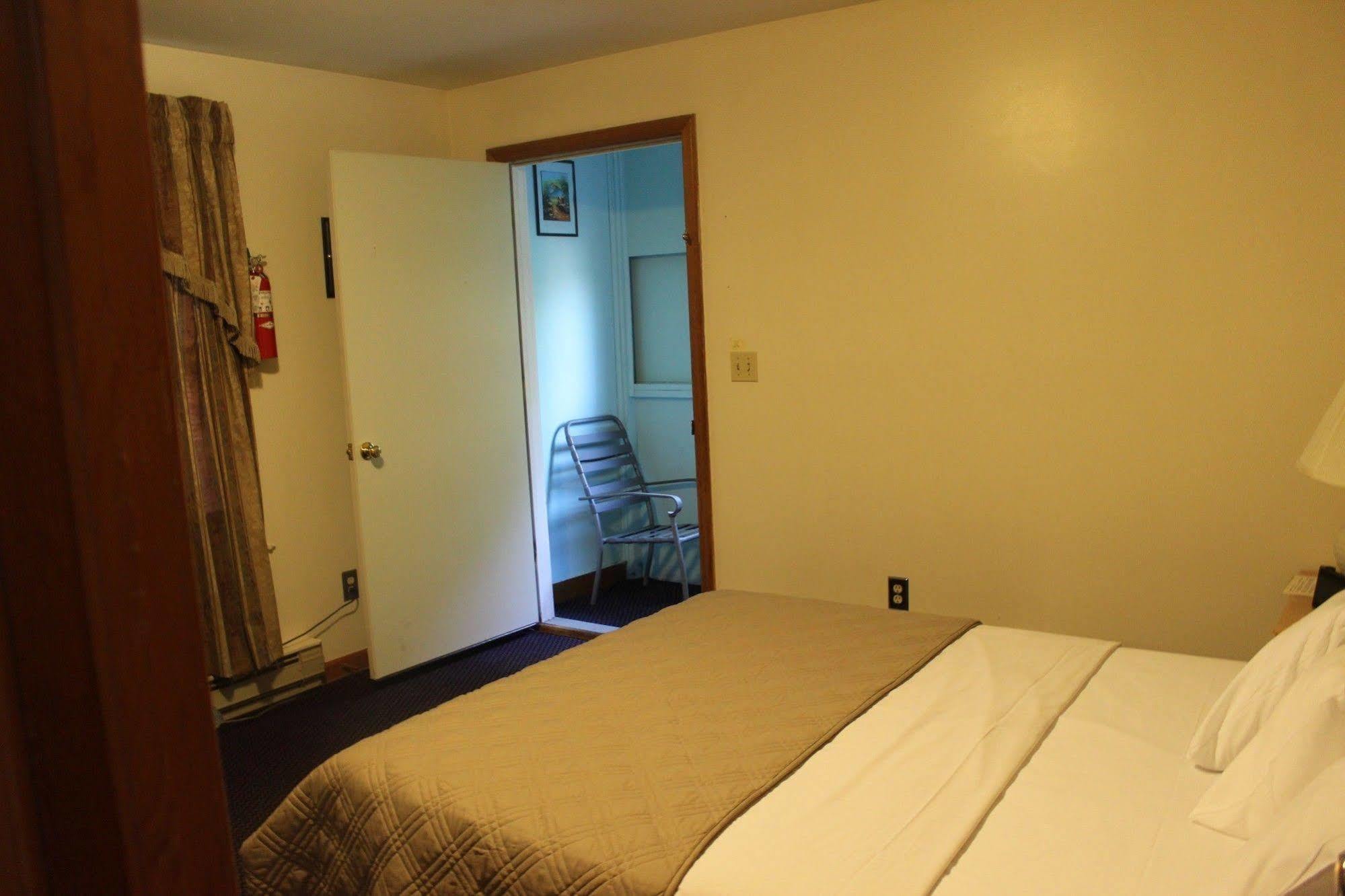 Chatham Travel Lodge Old Chatham ภายนอก รูปภาพ